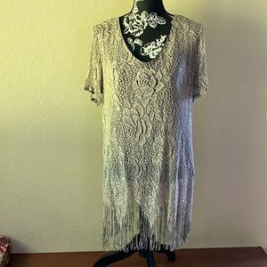 MILES BLAKE SZ 16 BEAUTIFUL BLACK & TAN TOP WITH FRINGED BOTTOM